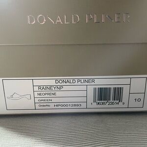 Donald Pliner sandals. Never worn.